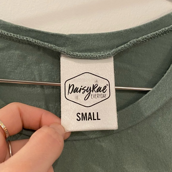 Daisy Rae Everyday Boutique Country Western Skull Desert Flower Tee - Picture 4 of 5